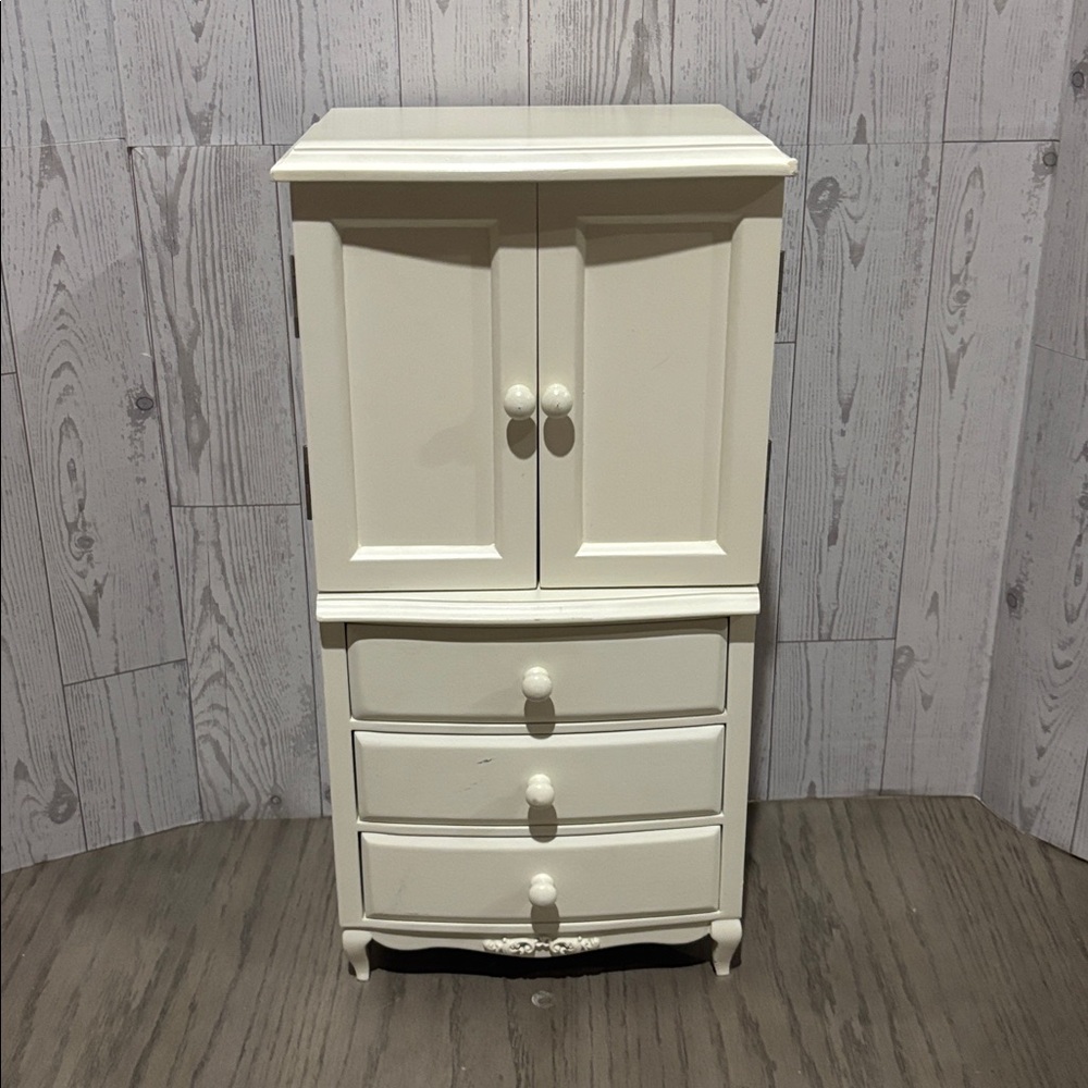 Pottery born Teen Wooden Jewelry Box Tower
